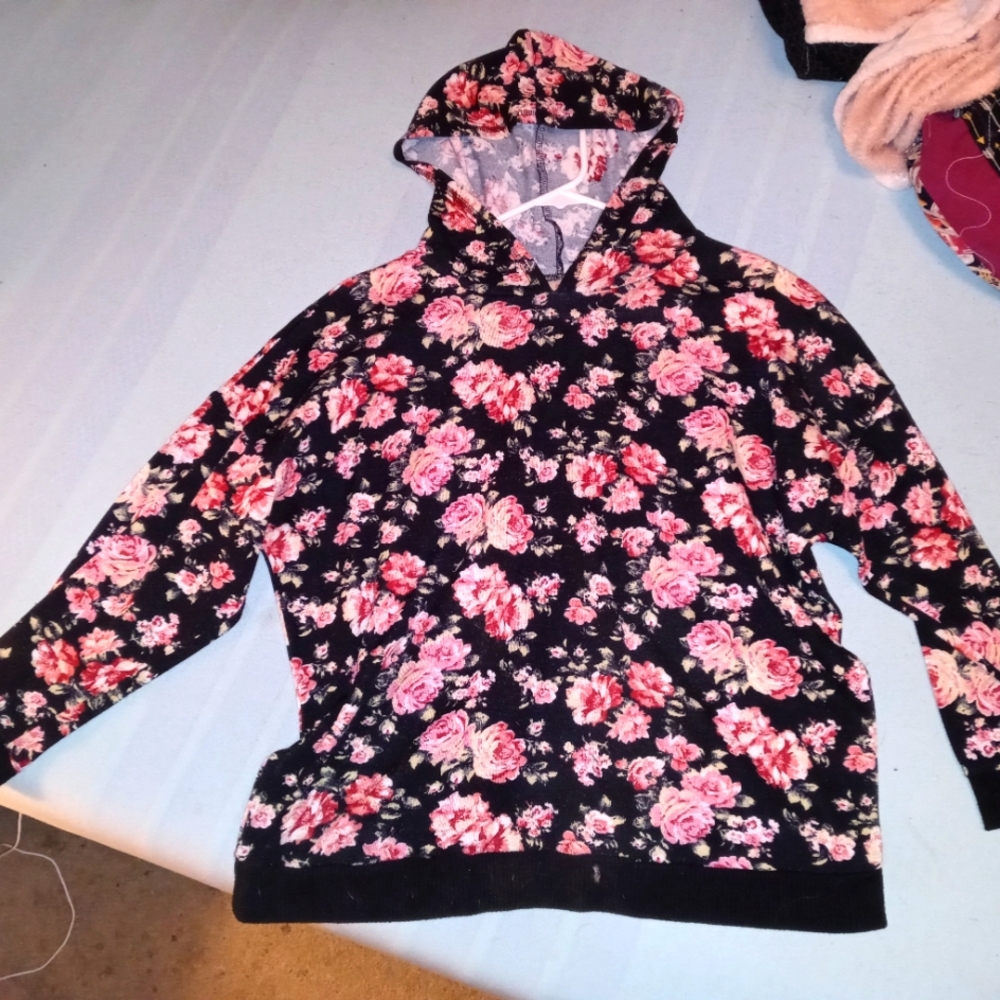 Hooded top with lace back